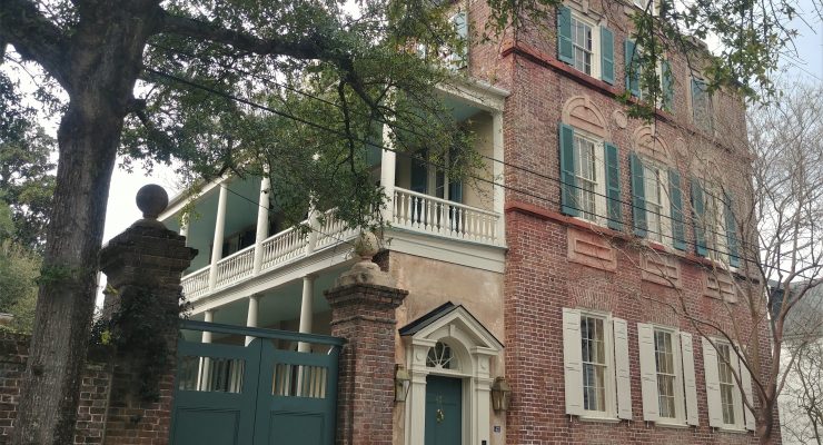 This house on Legare Street, built in about 1759, was renovated in 1911. Among the the changes made were the additions of the brownstone panels below the windows and the parapet. A little gussying up!