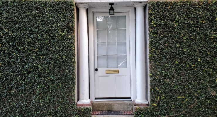 Charleston is full of wonderful doors. This one is on Bull Street.