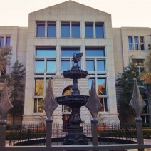 Part of the Federal Court complex, SC, the Hollings Judicial Center is a successful modern in downtown Charleston.