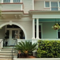 While know for its single houses and mansions, Charleston, SC is full of different types of home architecture.