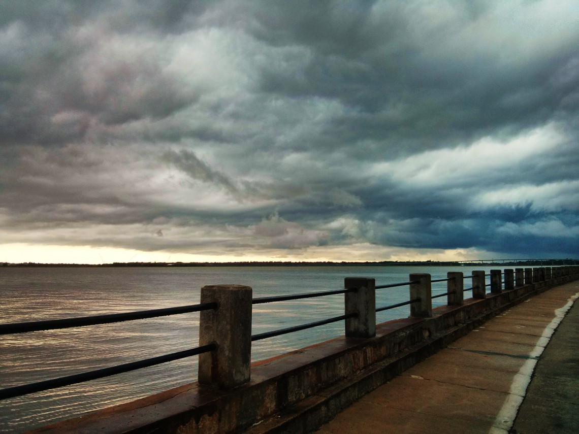 With violent thunderstorms in the area, the sky around the Low Battery in Charleston, SC was looking dramatically threatening.