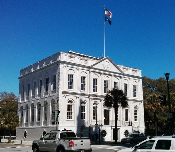 Charleston, SC City Hall is a beautiful building that was originally built around 1800 as one of the first 8 branches of the First Bank of the United States.