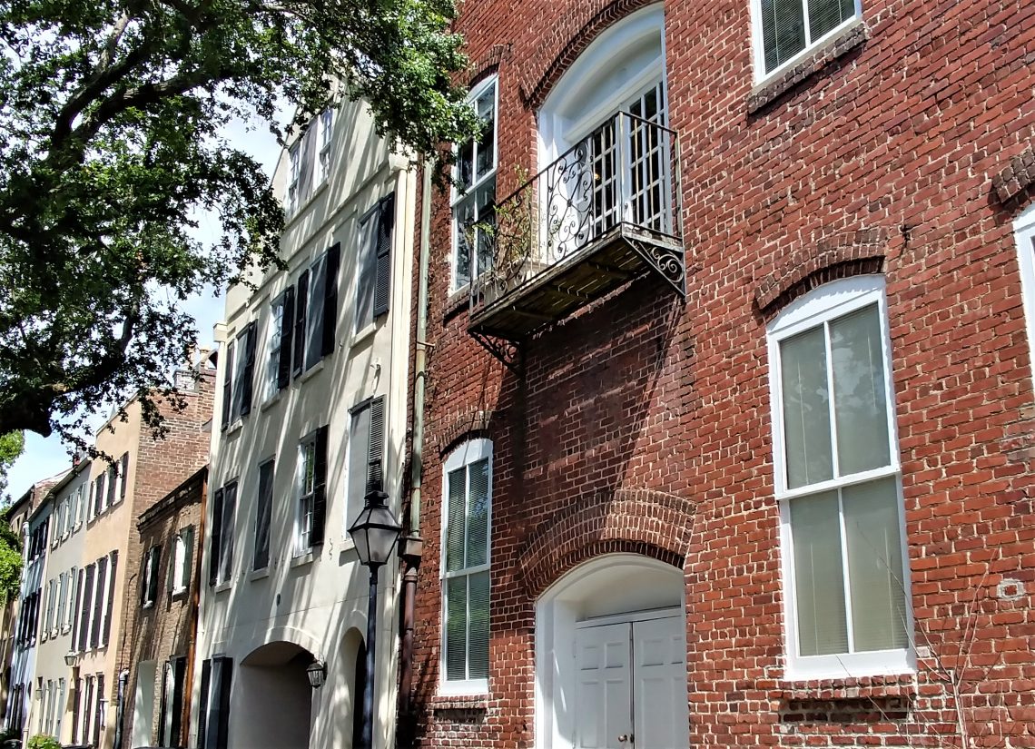 Charleston is so full of amazing houses and buildings. This row of antebellum houses (built in the 1790's/1800)is on Elliot Street, right around the corner from Rainbow Row.  Have you strolled by them?