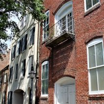 Charleston is so full of amazing houses and buildings. This row of antebellum houses (built in the 1790's/1800)is on Elliot Street, right around the corner from Rainbow Row.  Have you strolled by them?