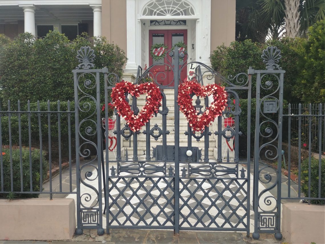 This festive house and gate on East Battery sure is in the Valentine's Day mood.