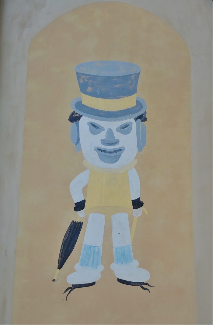 First painted around 1892 to advertise a haberdashery, located on Church Street the Charleston Hat Man is made up of 16 hats of 12 different  styles.
