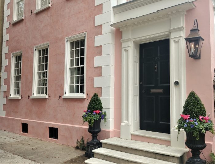 This handsome pink house was built in 1795. The toothy trim, called quoins, is found on many Charleston masonry and stucco buildings. The quoins usually serve two purposes -- to strengthen the construction and for decoration. They do add a certain flair!