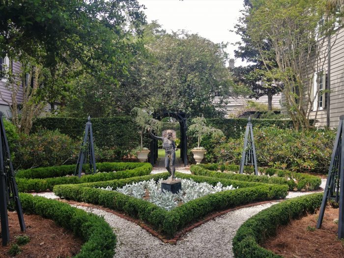 This eye-catching garden on South Battery belongs to a house that was built c. 1800 by John Blake, one of the early presidents of the Bank of South Carolina.