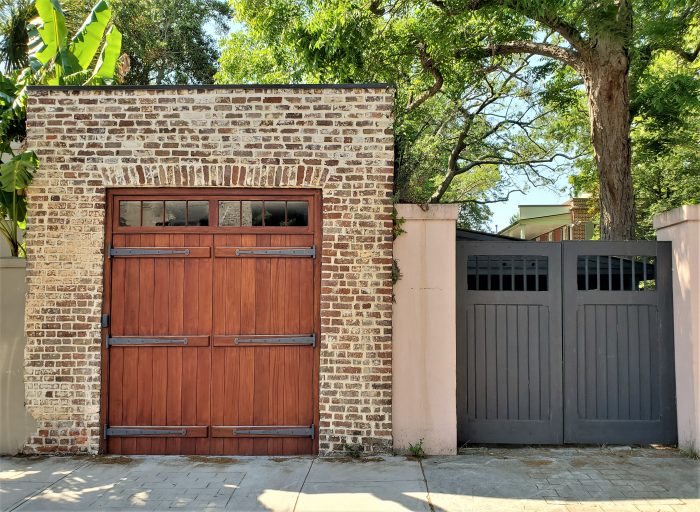 These cool entryways can be found on Society Street, near the beautiful Harris Teeter on East Bay-- which occupies a former downtown train station.