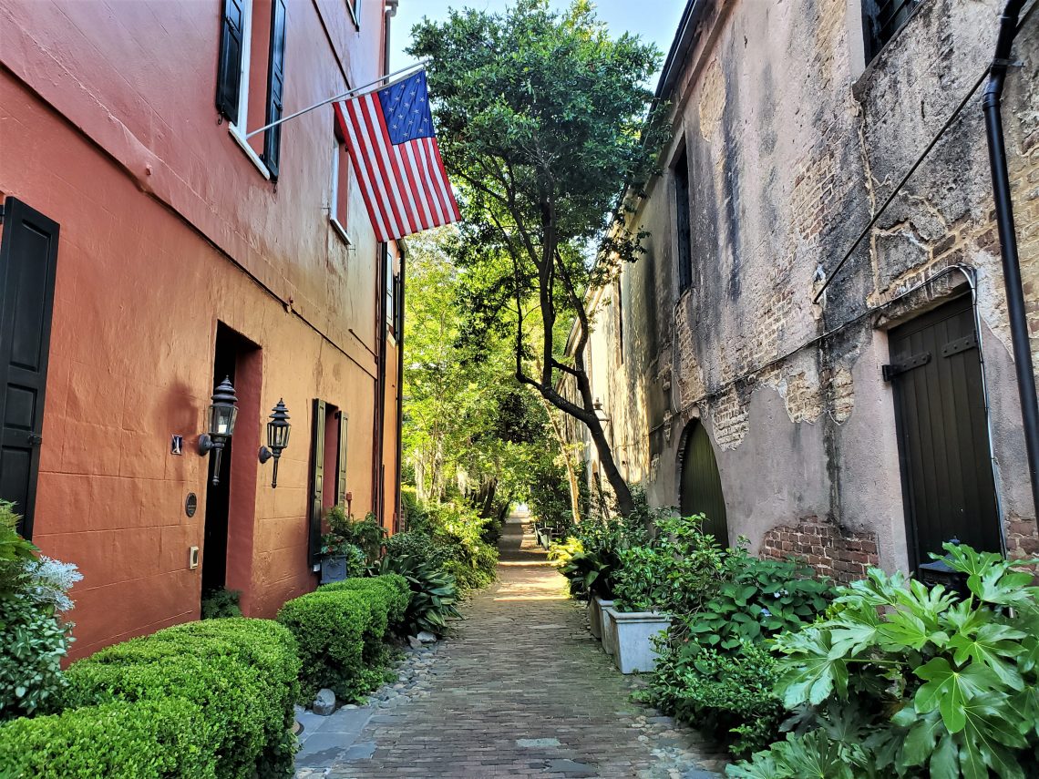Philadelphia Alley, as it is now called, is a wonderful cut-through between Queen and Cumberland Street. It's had four or five names over the years, including Cow Alley and Duelers Alley. Each would have posed a challenge when walking along its path, but neither cows nor duelers are likely to be found there today.