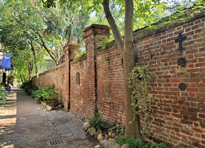 Philadelphia Alley is perhaps the most famous of Charleston's cool alleys. It has had a number of names over the years, but was named for the city of Philadelphia in 1811 after it had sent generous financial aid to help Charleston after a large fire in 1810.