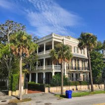 Built in 1825, the Edmonston-Alston House was one of the first major houses to be built behind the Charleston seawall. Now owned by Middleton Place, it open to the public as an amazing house museum. Have you been?