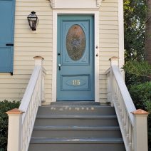 This attractive and welcoming door can be found on Rutledge Avenue, just down from Cannon Park -- where you can find the four remaining front columns of the old Charleston Museum.