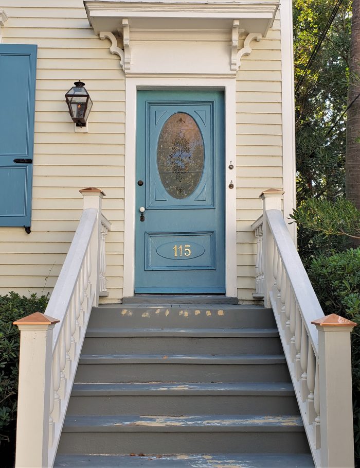 This attractive and welcoming door can be found on Rutledge Avenue, just down from Cannon Park -- where you can find the four remaining front columns of the old Charleston Museum.