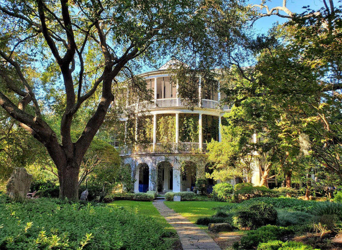 The Parker-Drayton House on Gibbes Street was built in about 1806 and had a water view for about 100 years. In the early 1900's land was reclaimed from the Ashley River and its marshes to form the current Charleston peninsula -- placing two blocks of land and houses between Gibbes Street and the Low Battery. While the house has beautiful gardens and Gibbes is a great street, the water view is no more.