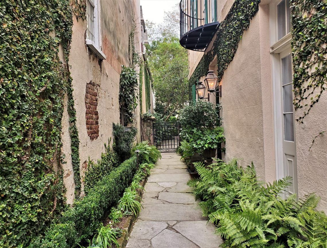 This little path leads from Queen Street to the front door of the house on the right, which was constructed in 1796. The original land grant for the property dates back to 1694 and it is believed that the original house burned down in the fire of 1796.