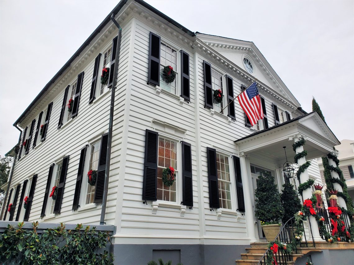 A wonderfully decorated house on Orange Street. The house was built in 1769 by Charles Pinckney, who was the father of the Charles Pinckney who was a signer of the US Constitution, and also a governor of SC, a US senator and a member of the House of Representatives.
