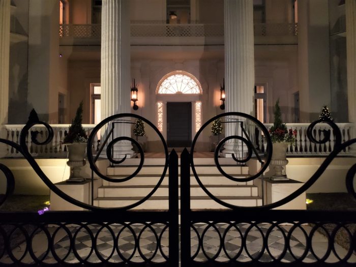 The Villa Magherita on South Battery is one of the most recognizable Charleston houses. Fronting White Point Garden, it became a desirable hotel in the early 1900's. Owned by Daisy Simonds, she named it after herself -- as "Magherita" is Italian for daisy.