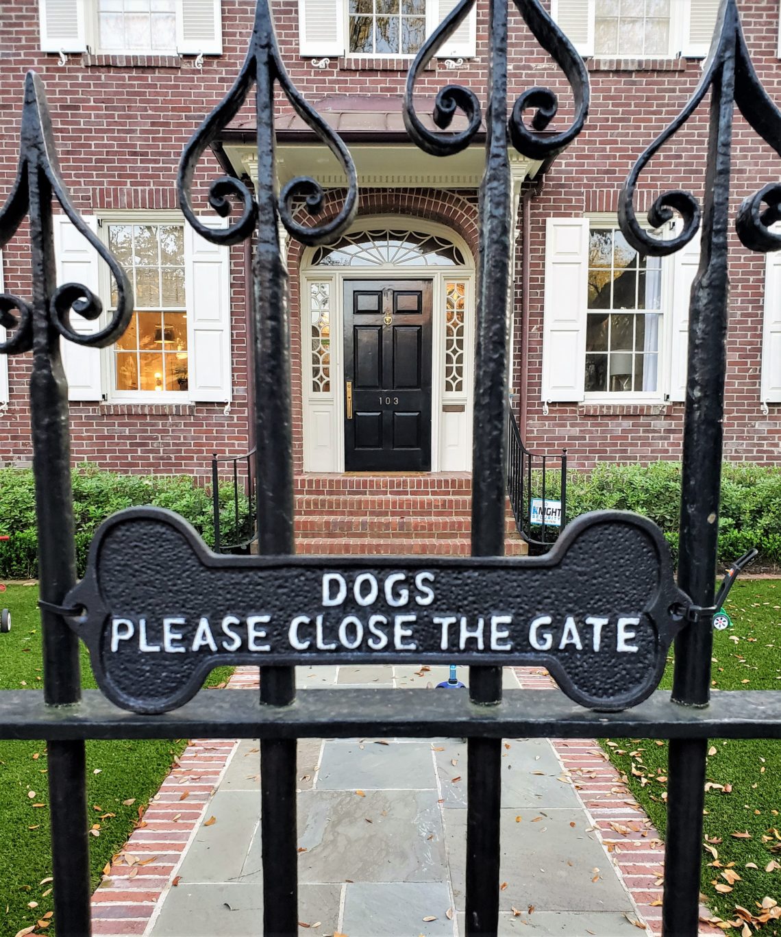 The dogs that live here are clearly well-mannered and can read!! Their house on South Battery was built on land reclaimed from the Ashley River and marshes, as part of the project that defined the Charleston peninsula as it exists today.