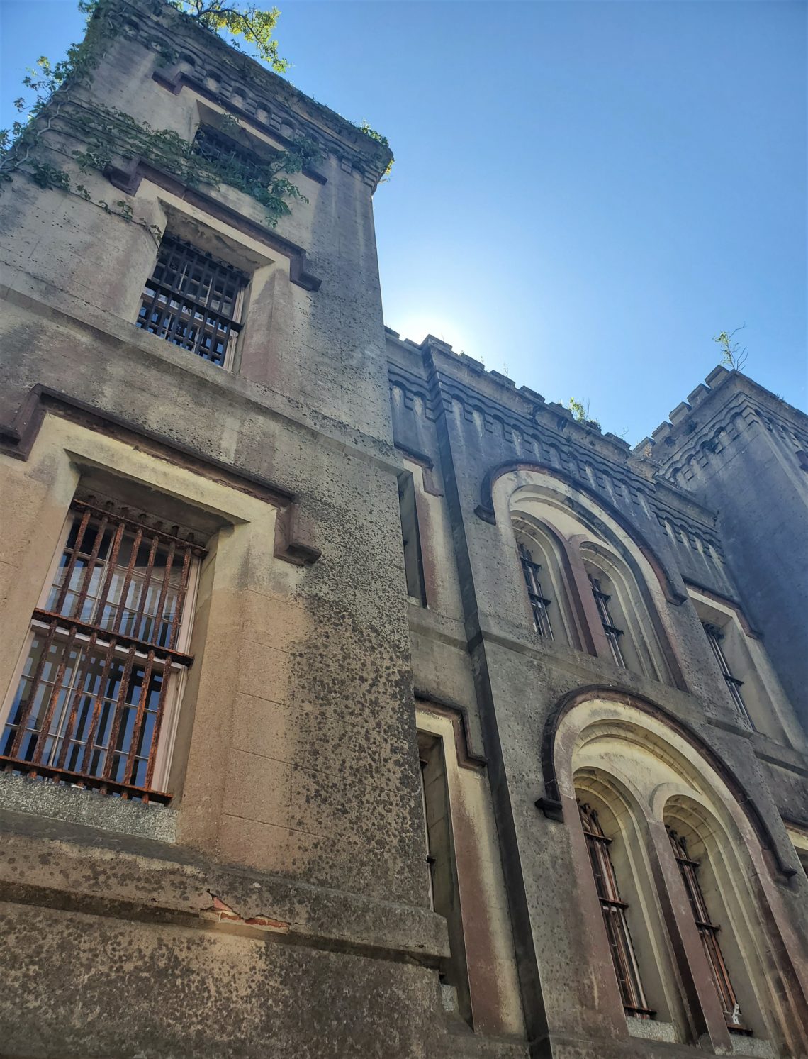 Built in 1802, the Old City Jail is one of the most haunted buildings in Charleston. In addition to serving as a jail and current ghost home, it has served other purposes. For example, during the Civil War the famed 54th Massachusetts Regiment (which was the focus of the movie Glory) was quartered there. 