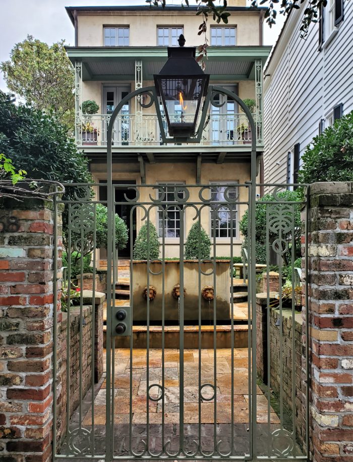 This interesting gate, courtyard and house combination is just up Church Street from the First Baptist Church -- which was first organized in 1682 in Kittery, Maine!