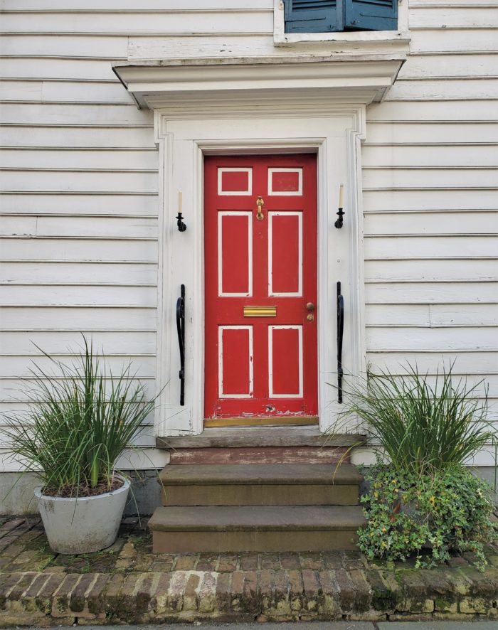 This cool door is actually the side entrance to a grand house built in 1792 on Meeting Street. It originally opened on to what was then called "Ladson Court" -- now Ladson Street, which is a full street connecting Meeting and King Streets. 